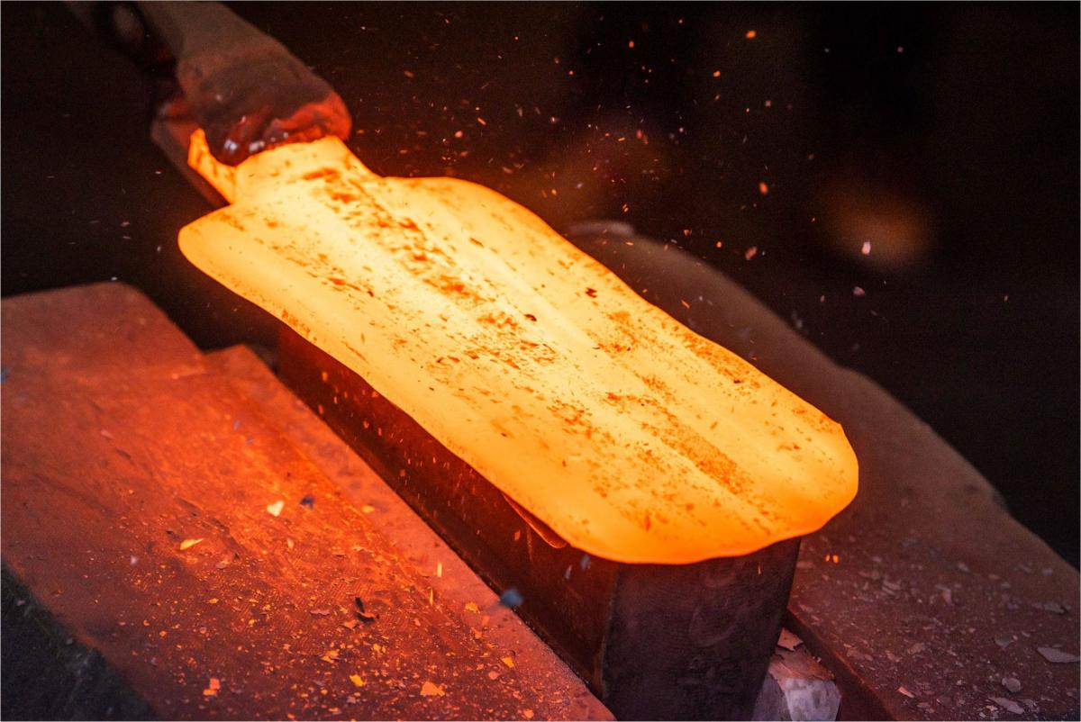 forging the blank of the spade