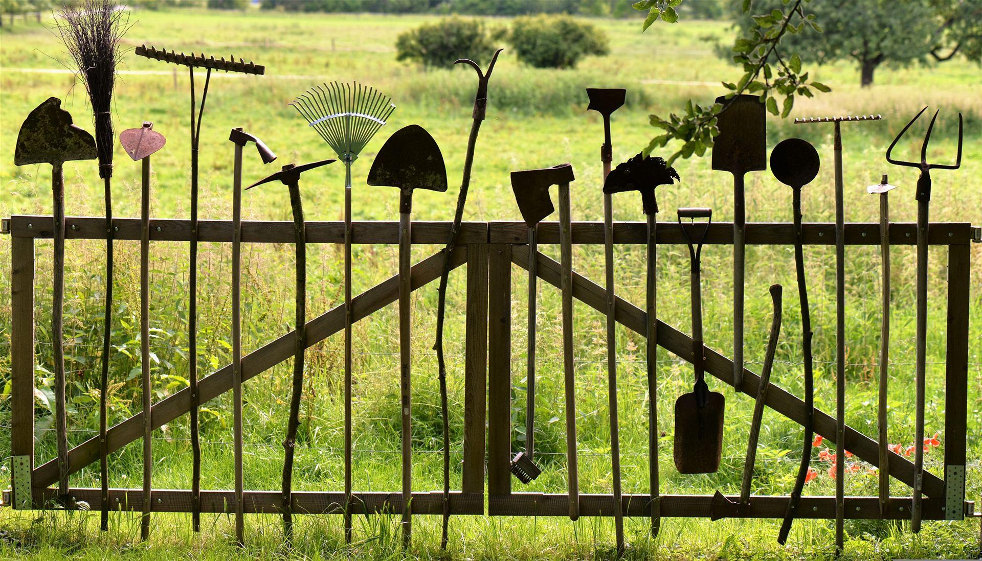 gartenwerkzeuge, alt, gebraucht, abgenutzt, nostalgisch, zaun, gartenwerkzeuge, zaun, zaun, zaun, zaun, zaun